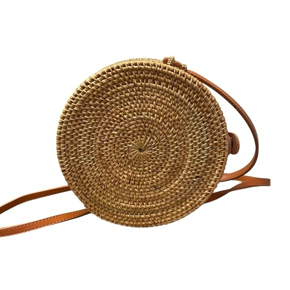 Rattan round small crossbody purse floral lining snap closure. - Picture 10 of 16